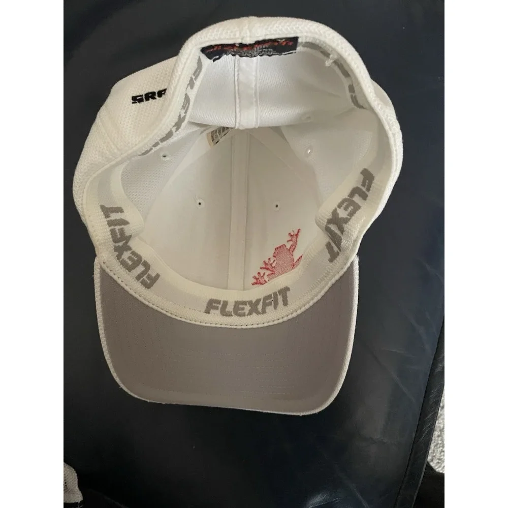Flexfit Baseball Hat White Red‎ Frog Logo Mesh Textured Stretch Fit Cap OSFM Men
